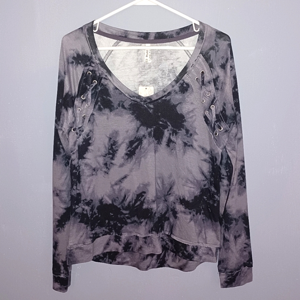 🌷3/$20🌷NWT Mudd Black Tie-Dyed Oversized Pullover Top